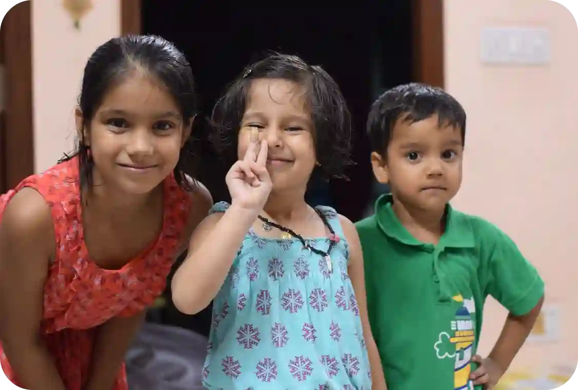 three-cousins-having-fun@2x